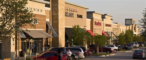 Stay close to north Fort Worth’s best dining and shopping in 130 roo