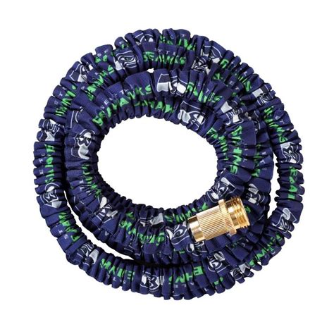The expandable hose stretches from 32.5 feet to up to 100 feet whe