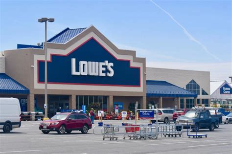 Lowes lewis center. Potting Soil. Potting soil typically includes ingredients such as pumice, vermiculite and perlite. These additives are essential for proper drainage in containers and pots. Potting soil is also called potting mix because it doesn't actually contain soil. 