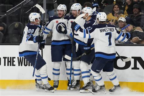 Lowry scores 2 as Jets beat Golden Knights 5-1 in Game 1