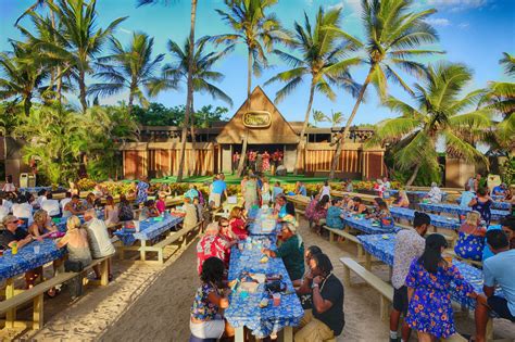 Luau hawaii. laulau (pork, chicken or fish wrapped and steamed in ti leaves) poi (taro root mashed with water into a pale purple paste) Contemporary Luau Celebrations. As Christianity swept … 