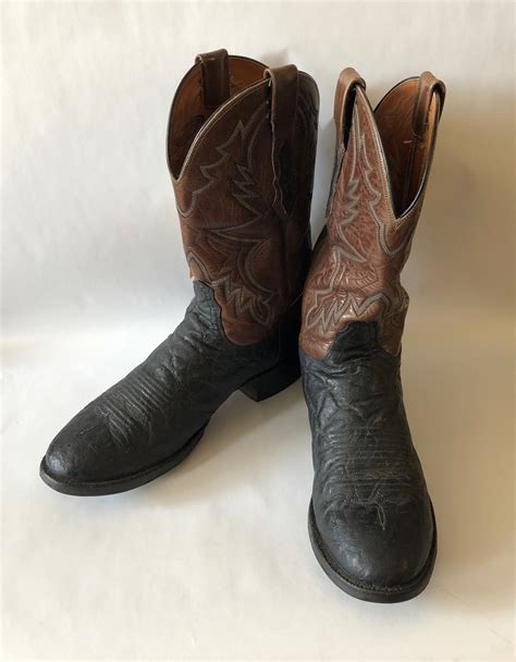 lucchese 2000 square toe western cowgirl boots size 7 label: lucchese materials: all leather measurements: length: 10 1/4 inner sole width: 3 3/4 outer sole heel height: 1 3/8 …. 