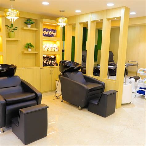 Lucky Hair Cut Salon (Noida, India) - Anmeldelser - Tripadvisor