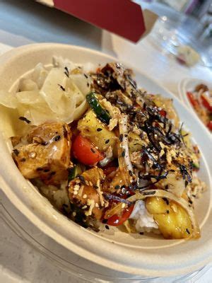 The Poke Co. is one of the most trusted fast casual healthy food eateries in Cape Town. Offering customizable, fresh & delicious Asian Salads, Poke bowls, Smoothies & more. Delivering food with maximum care & minimal intervention, in a fun and authentic way.