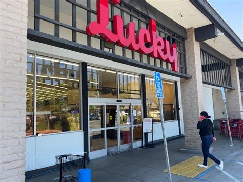 Lucky supermarket in Capitola to close