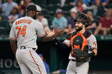 Luggage, laundry and a chaotic lifestyle: Orioles shuttle players adjusting to challenging role