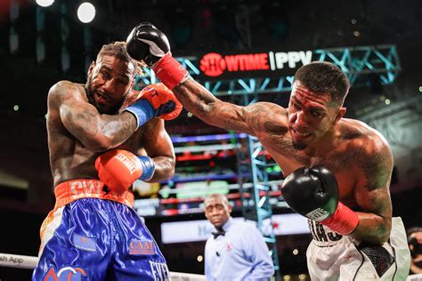 Luis Arias Pulls Off Huge Upset Over Jarrett Hurd