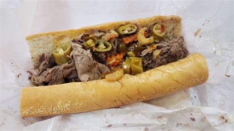 Luke's italian beef. Specialties: Luke's is a family restaurant in Lake Bluff serving Chicago style hot dogs, hamburgers, and great Italian foods. In fact, Luke's has gotten it's name for it's Italian beef. It's the the best beef in town. We also have amazing homemade pizza, and amazing pastas. We hope to see you soon. Come visit us in Lake Bluff, IL Established in 2009. Luke's first opened its doors in 2009, and ... 