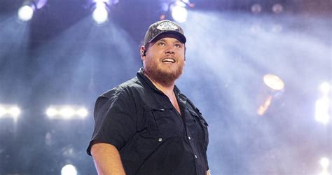 Luke Combs helping a fan who nearly owed $250K for selling unauthorized merchandise