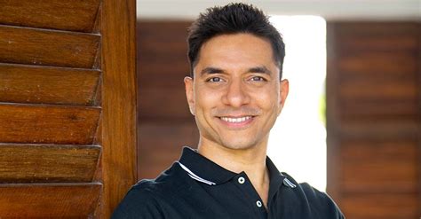 Luke coutinho. Jul 31, 2018 · Luke Coutinho He is the pioneer and founder of the You Care Wellness Program which has consulted and treated over 20,000 patients globally. This integrative lifestyle program revolves around five fundamental pillars - Cellular Nutrition, Adequate Exercise, Quality Sleep, Emotional Detox, and the Spirit. 
