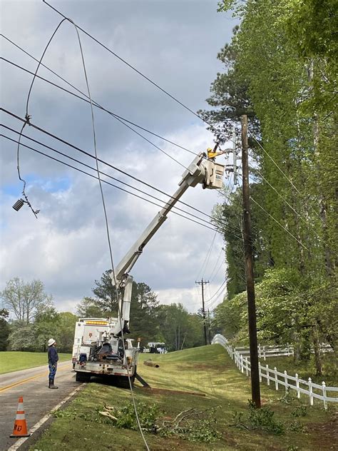 Lumbee river power outage. Lumbee River EMC $119.65 PWC (As of May 1) $112.60 *Includes basic facility charges. Excludes-riders & adjustments • PWC’s electric service is extremely reliable! We are one of only five public power companies in the nation to earn the American Public Power Association’s “RP3 Diamond Designation” 