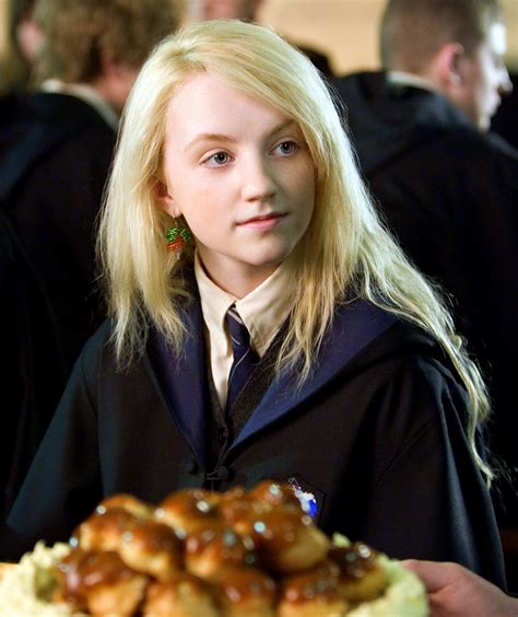 Luna en harry potter. Jan 13, 2023 · Even though Luna Lovegood is one of the last characters introduced in the series, she plays an important part in Harry's hunt for Horcruxes in "Harry Potter and the Deathly Hallows Part 2." 