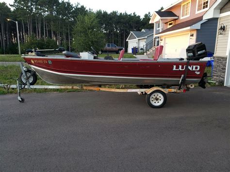 Lundboats - Dealer sets the final purchase price. Available in the U.S. and Canada only. Boats may show factory and/or dealer installed options. Please see dealer for details. The Lund® 1648M modified 16 foot aluminum jon boat is sized right for duck hunting and bass fishing in small lakes, rivers, in shallow waters. Click to view.