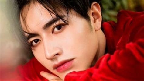 As it is known to all, Luo Zheng once participated in the show "Idol Producer". Although he did not debut in the show successfully, he get on the acting way better and better. The role of Shi Yi in the drama "Poisoned Love" made him noticed by viewers firstly. Then his first cooperation with Ji Meihan in the youth school drama "Make .... 