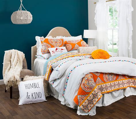 Lush Décor Leah bedding set is the ideal quilt for your modern or far