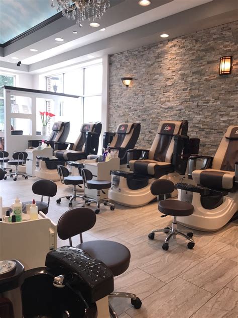 Located in . GA, Exclusives Hair Design is a highly-regarded and well-known beauty salon that approaches beauty in a holistic manner.. With a reputation for providing top-notch beauty services in a warm and relaxing environment, the salon is committed to ensuring the highest level of satisfaction for every client.. 