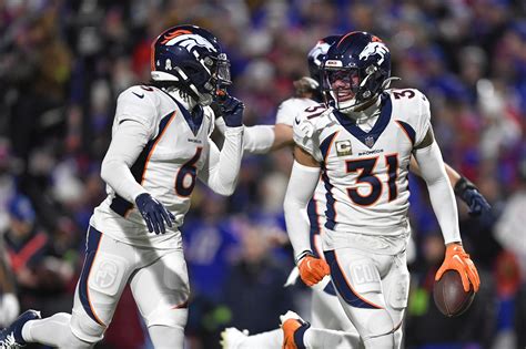 Lutz good on second chance with 36-yard field goal in Broncos win over Bills