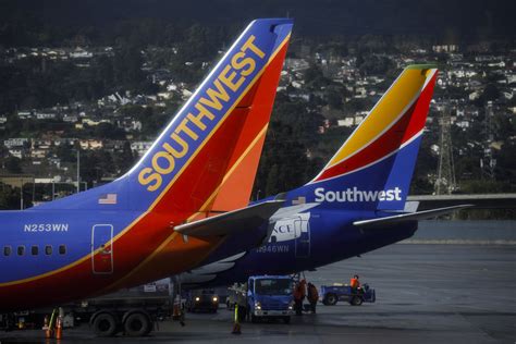২৬ অক্টো, ২০২৩ ... PRNewswire/ -- Southwest Airlines Co. (NYSE: LUV) (the "Company") today reported its third quarter 2023 financial results: Net income of ...