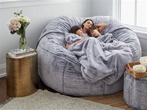 Luv sac. Lovesac is completely altering this perception with its furniture and sales approach. The obvious differentiator for Lovesac is the company's products. Specifically, … 