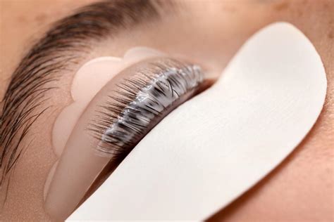 Luxe lash lift. One of the technologies that have made the industrial lifting and moving of loads many times safer is hydraulics. The movement of heavy loads is a challenging but necessary require... 