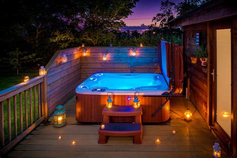 Luxury Cottages Homes with Hot Tubs or Swimming Pools