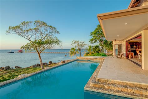 Luxury Homes - Roatan Real Estate