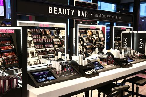 Luxury beauty store. FEATURED BRANDS. The Cosmetics Company Store offers award winning premium skincare, makeup, haircare, and fragrance products from a collection of prestigious brands including Estee Lauder, Clinique, & MAC. 