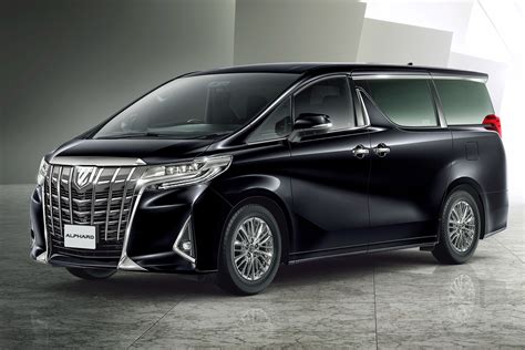 Luxury minivan. Of all the vehicles we can think of to use for a police chase, the Toyota Sienna and any other minivan would rank pretty low. Sure, there are … 