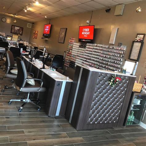 The salon offers a wide range of nail services, including manicures, pedicures, acrylics, and gel nails. They also offer a variety of nail art options, so you can get your nails looking just the way you want them. Hours: Monday – Saturday, 10 am – 7 pm. Where: 1818 S New Braunfels Ave, San Antonio, TX 78210.. Luxury nails and spa lynchburg services