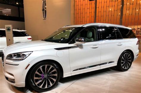 Luxury suv with 3 rows. Nov 17, 2023 ... Comments175 ; Lucid Gravity Has 440 miles and 3 Rows! Auto Focus · 1M views ; My First Look At The Lucid Gravity! The Electric SUV w/ Impressive ... 