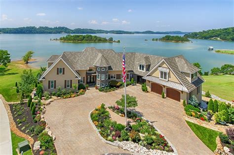 Luxury waterfront homes for sale in United States