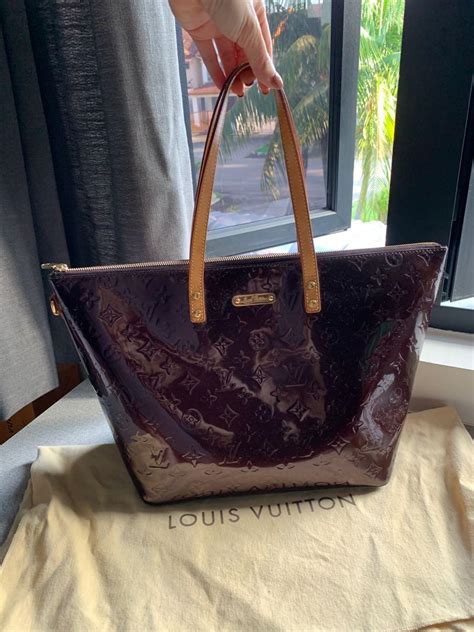 Lv ama. LOUIS VUITTON LV Alma Hand Bag Epi Leather Brown With Lock And Key. $489.50. $17.05 shipping. or Best Offer. 132 watching. Authentic Louis Vuitton Epi Alma PM Hand Bag Black M40302 LV 3401G. $502.50. Was: $670.00. Free shipping. Louis Vuitton Women Red Epi leather Alma PM Top Handle Dome Bag. 