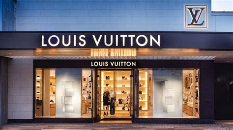 LOUIS VUITTON Official USA Website - Locate Louis Vuitton stores in the USA and in the World and discover special services, product offer and opening hours..