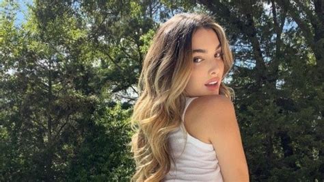 Lyna Perez is a social media influencer and model ‌known for her sultry photos and captivating content. With over 6 million followers on Instagram, she‌ has‍ made a name ‌for herself‌ in the world ‍of online entertainment. Born on November 4,‍ 1992, in Miami, Florida, Lyna has become a popular⁤ figure among fans of her work.. 