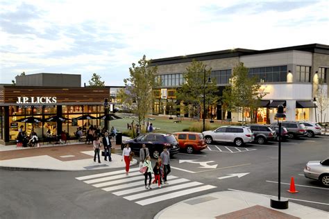 Lynnfield marketstreet. MarketStreet Lynnfield is a unique mix of retail stores, restaurants, apartments and entertainment venues all coming together to create a vibrant 694,000 SF neighborhood. Whole Foods Market and King’s Entertainment anchor a classic main street design that includes a town square and village green to enhance the pedestrian experience and a … 