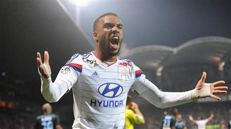 Lyon loses to Montpellier to extend poor start to Ligue 1 with Lacazette sent off