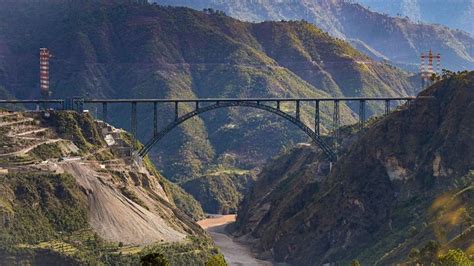 Más alto que la Torre Eiffel: India construye el puente ferroviario más alto del mundo en Cachemira