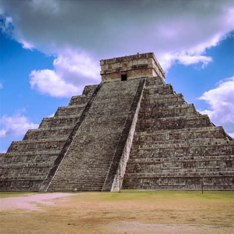 Objetivo general: Reconocer y comprender los procesos históricos de mayor relevancia en México, desde el establecimiento de las culturas prehispánicas hasta la.. 