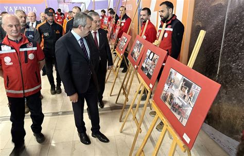 Müsabaka öncesi, Kahramanmaraş merkezli yaşanan çifte depremlerde hayatını kaybedenler ile vefat eden Fenerbahçeli eski milli futbolcu ve teknik direktör Ziya Şengül için saygı duruşunda bulunuldu.