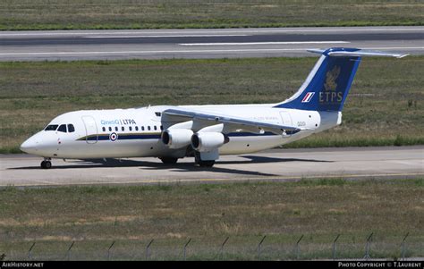 M Qq101: Comparing Traditional Phones vs. Cloud Based Phones: Which is Right for You? image 1