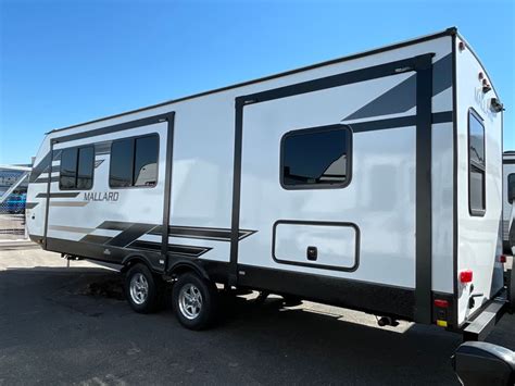 Specifications. TITLE M26. GVWR 8,600 lbs. DRY WEIGHT 5,996 lbs. HITCH WEIGHT 641 lbs. CARGO CAPACITY 2,572 lbs. WIDTH 8'-1/2". HEIGHT 11'-4". LENGTH 31'-9-1/2".. 