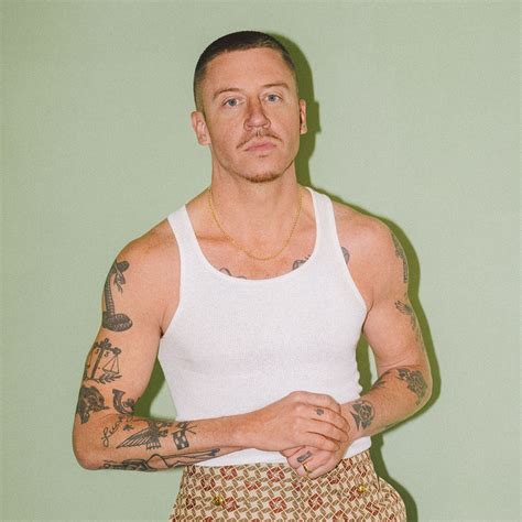 MACKLEMORE & RYAN LEWIS THRIFT SHOP FEAT. WANZ (OFFICIAL. 