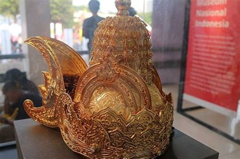 Mahkota Kerajaan Di Indonesia - wintechmobiles.com