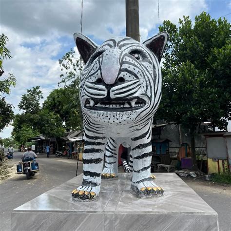 Makna Simbolis Patung Macan di Indonesia - muktibox.com