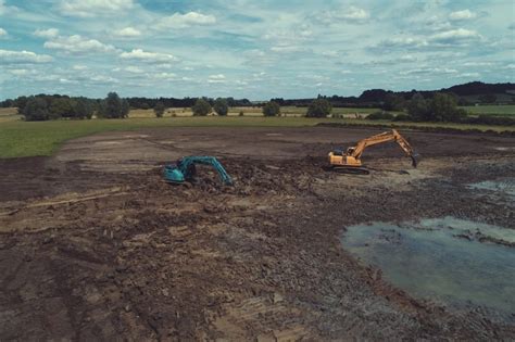 MANAGING TREES AROUND PONDS - Freshwater Habitats Trust