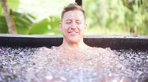 Manfaat Berendam Air Laut - muktibox.com