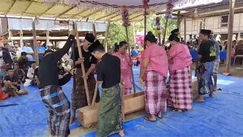 Mappadendang Dance - Traditional Dance HD - muktibox.com