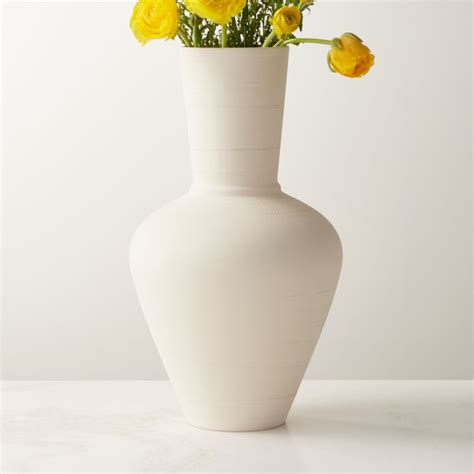 Matte White Vase - 524 For Sale on 1stDibs - muktibox.com