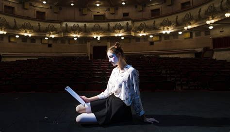 Meditasi dalam Teater, Metode Mengenal Diri Sendiri - muktibox.com