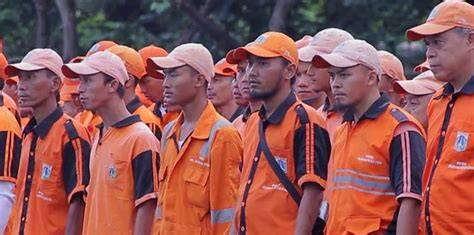 Mengenal Petugas Pasukan Oranye Beserta Gajinya - raincitystudios.com
